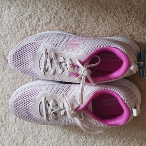 NwT Sketchers Goga mat ultra flight sneakers